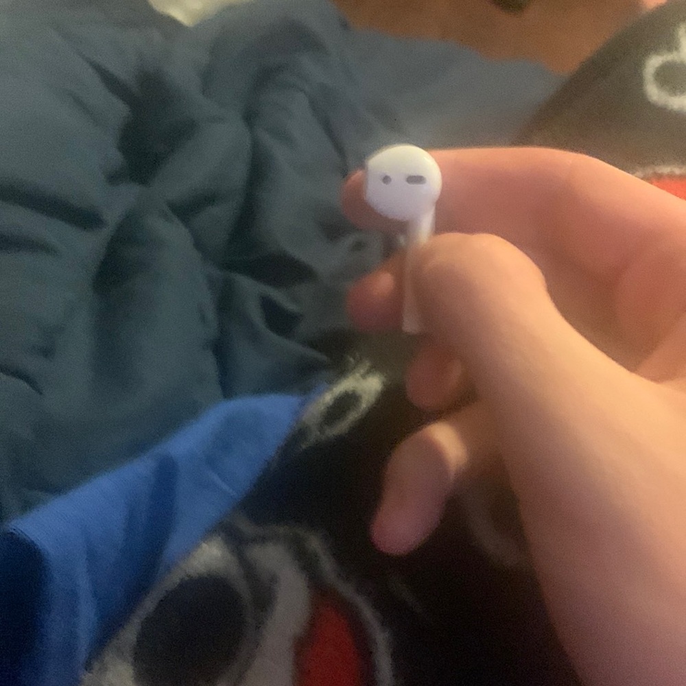 - Airpod pro gen 1 right airpod